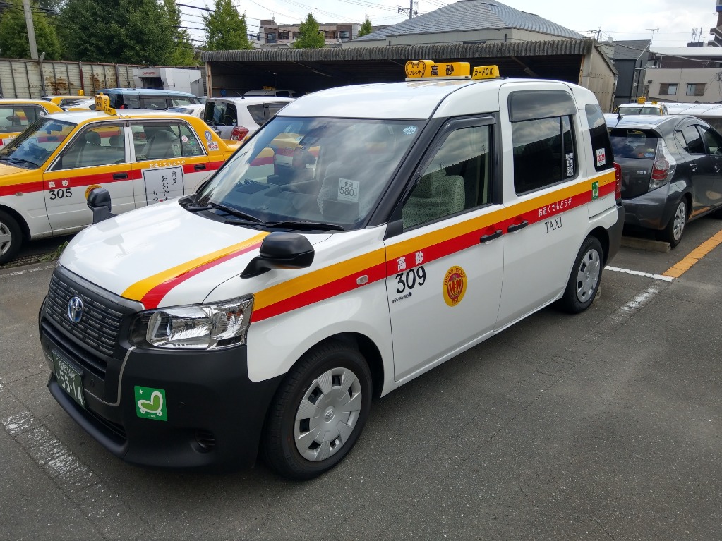 高砂タクシーの営業車両　（JAN　TAXI）ジャパーンタクシー