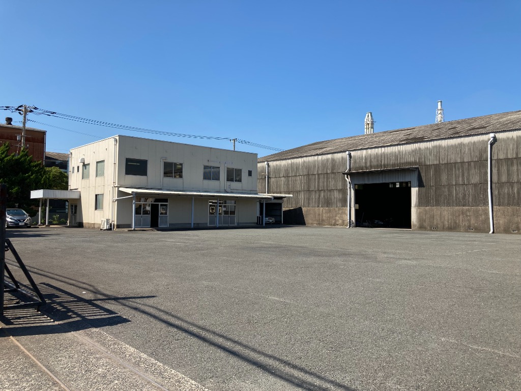 北九州市小倉北区西港の本社事務所倉庫