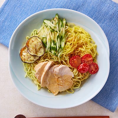 ごまの風味が広がる彩り野菜の冷やし中華