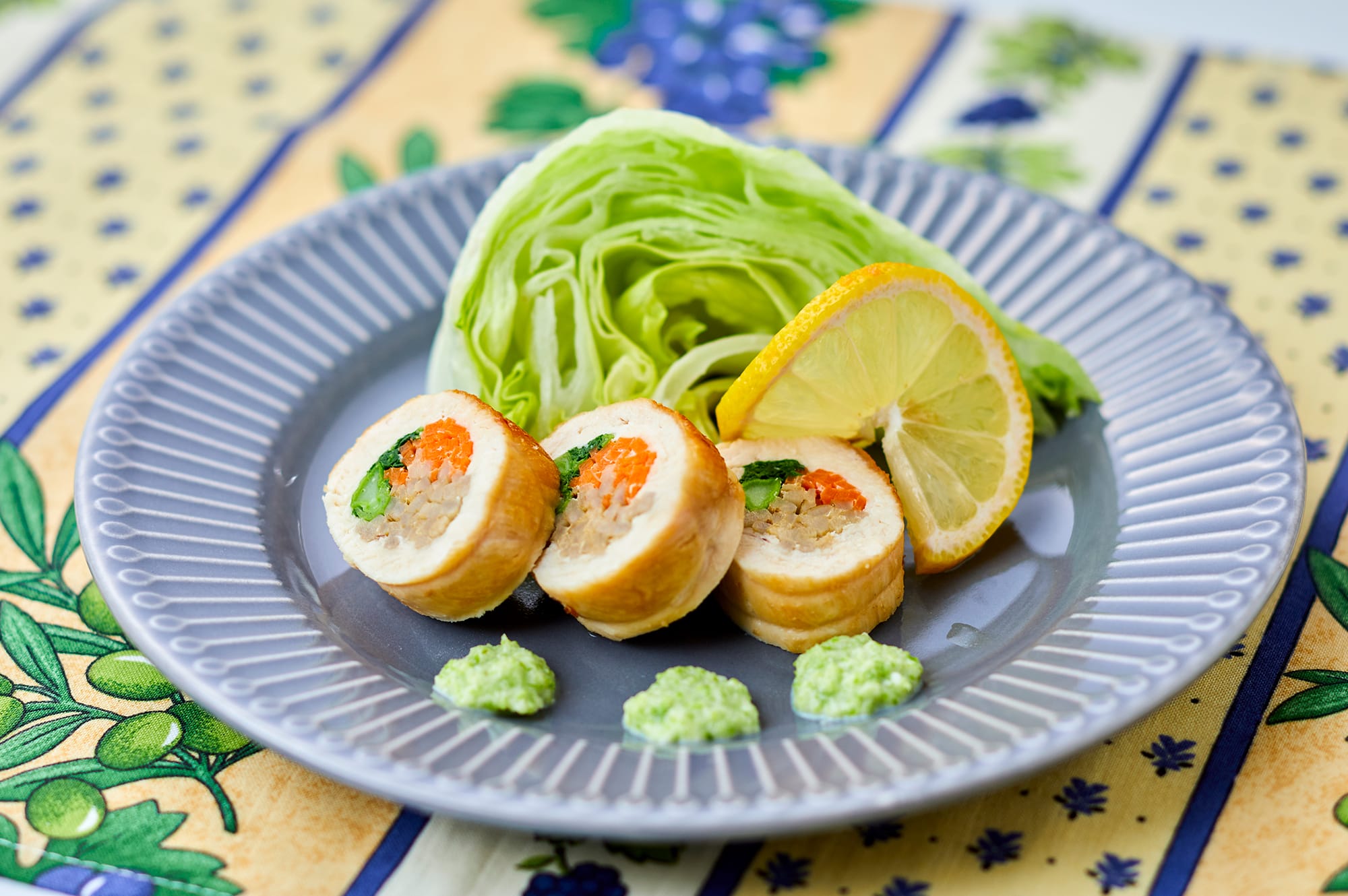 春野菜のチキンロール　アスパラソース