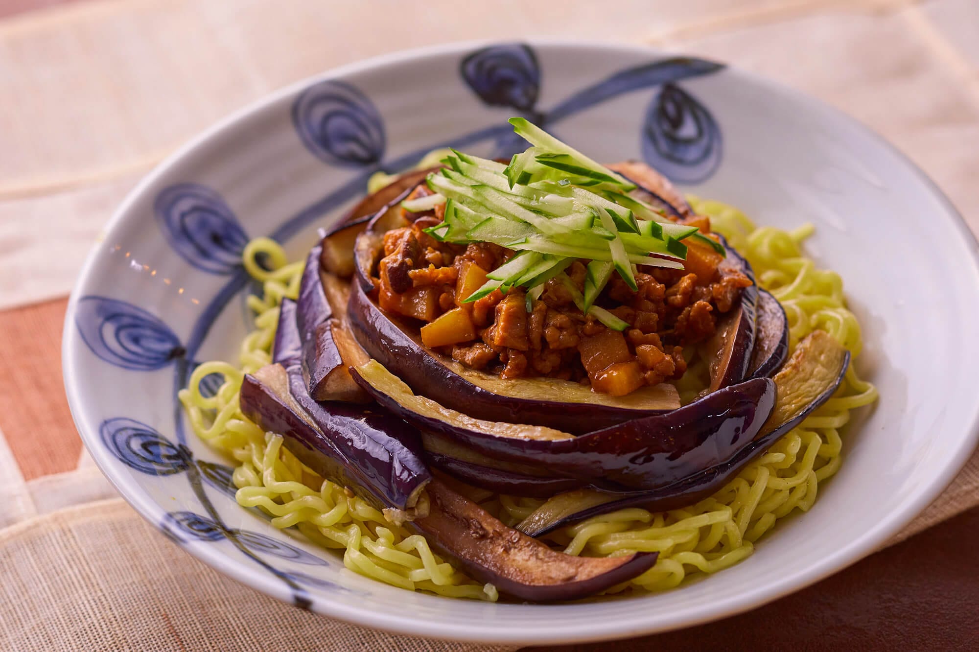 なすのジャージャー麺